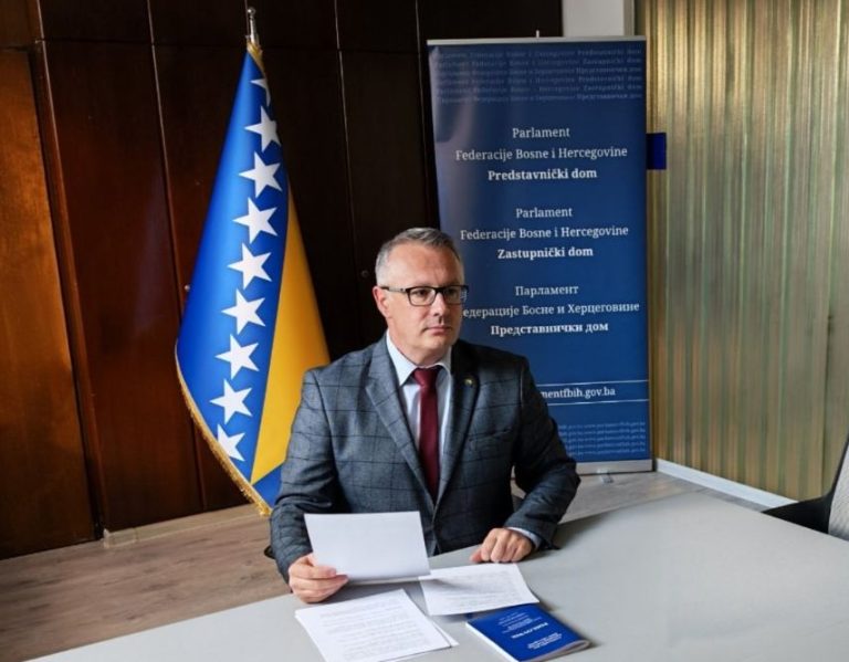 Kajan pisao OHR-u: “Naložite da se nacionalni prefiksi uklone i iz naziva javnih ustanova u Mostaru!”