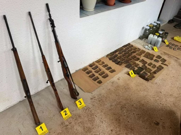 Stolac: Prilikom pretresa kuće pronađeno oružje i droga