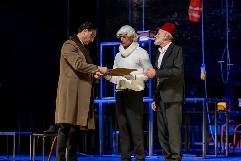 „Gradonačelnik ili Ovo je predstava o Mujagi Komadini“: Noć koja se pamti u Narodnom pozorištu