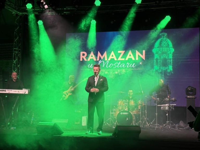 Bajramski koncert: Nihad Alibegović oduševio brojne posjetioce