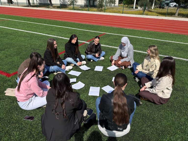 Studenti ruše pravila: : Travnjak kampusa postao „war room“ za digitalne strategije, stiže svjetski broj 1!