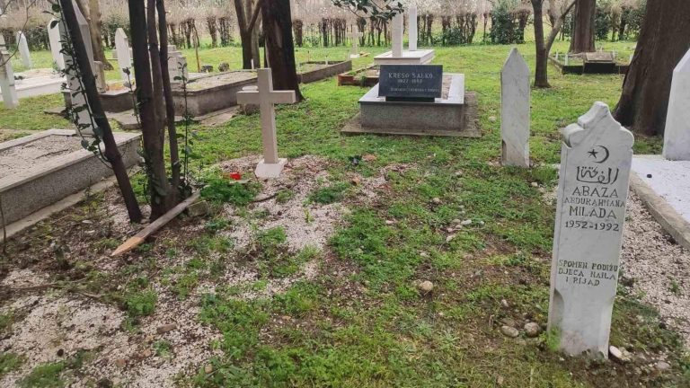 Klub vijećnika Bošnjaka: Skrnavljenje harema u Liska ulici je neprihvatljivo