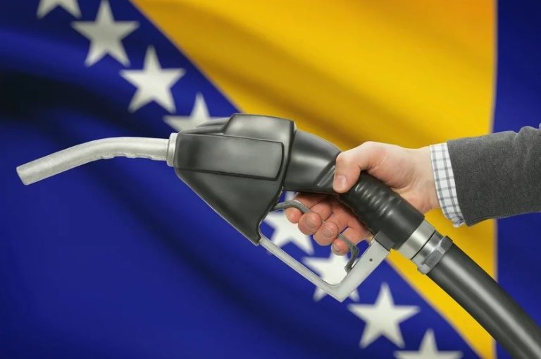 Šta plaćamo u svakoj litri goriva? Akcize, cestarine i porezi čine ogroman dio cijene