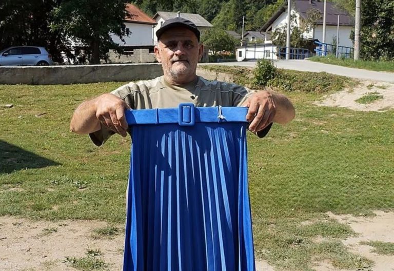 Čega se Jozo dosjetio: Fojničanin godinama skuplja ženske suknje