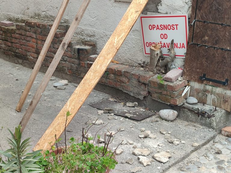 Mostar: Opasnost u Onešćukovoj ulici u Starom gradu i dalje prijeti turistima
