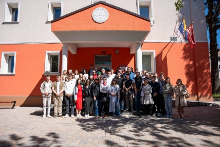 Mostar: Učenici iz Donjeg Vakufa posjetili Univerzitet “Džemal Bijedić”