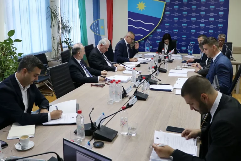 Vlada HNK: Ugovori o radu za 200 pripravnika