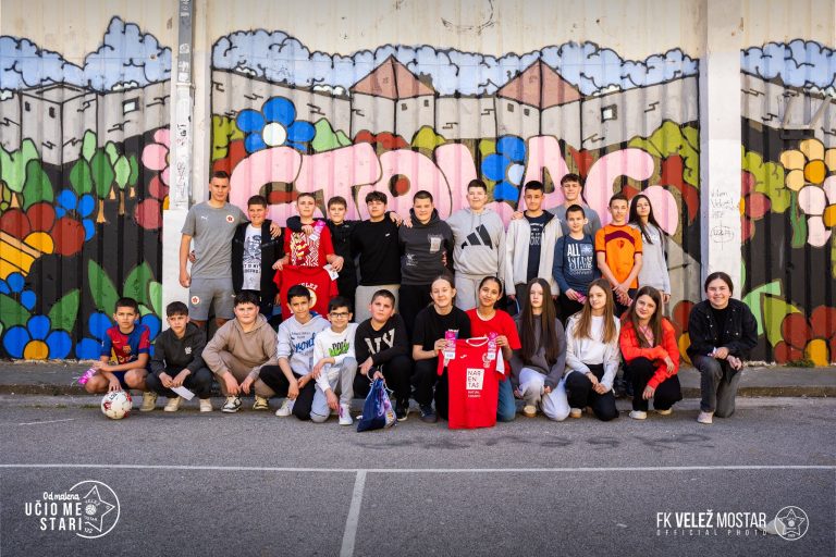 Rođeni posjetili stolačke osnovce: Emocije, dječiji osmijesi i poruka pred važan duel