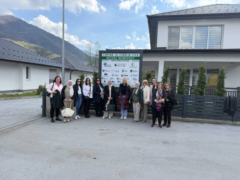 Žene SDA OGP Stari Grad Mostar posjetile Srebrenicu