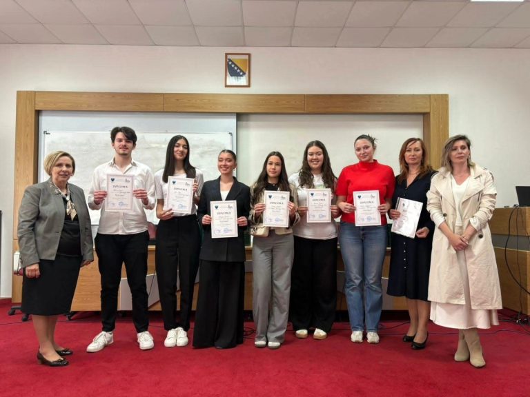 Kantonalno takmičenje iz bosanskog i književnosti: Gimnazijalci briljirali i osvojili prvo mjesto