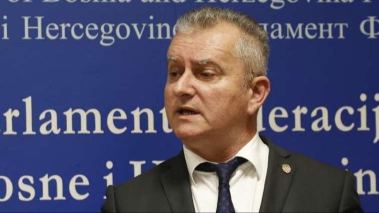 Diskvalifikovan i Karamatić: CIK BiH zabranio učešće na izborima za 40-ak političkih stranaka