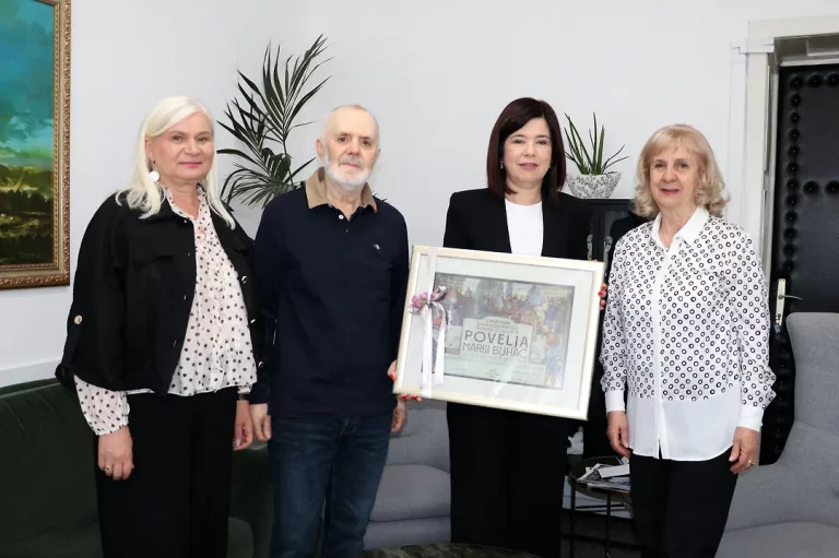 Mariji Buhač Povelja Matice hrvatske Mostar za izuzetan doprinos razvoju i promociji hrvatske kulture