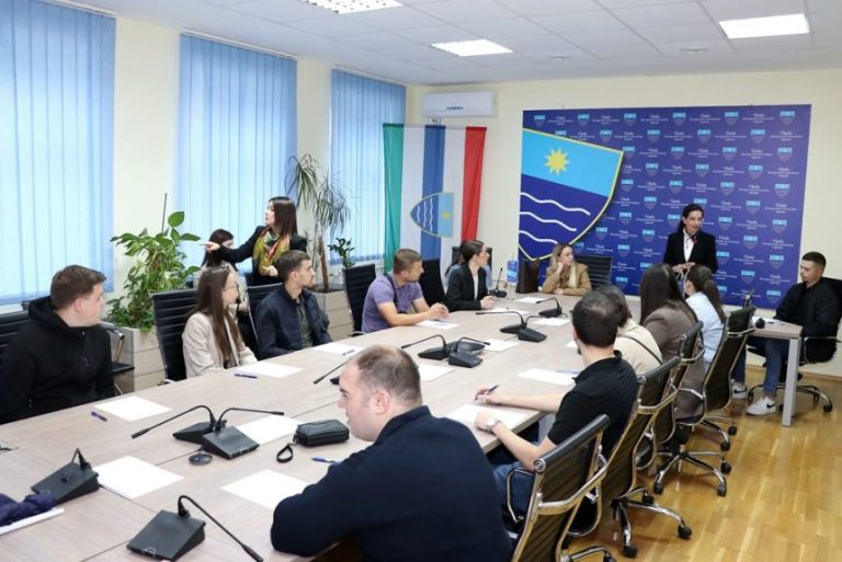 Vlada HNK: Potpisani ugovori s pripravnicima