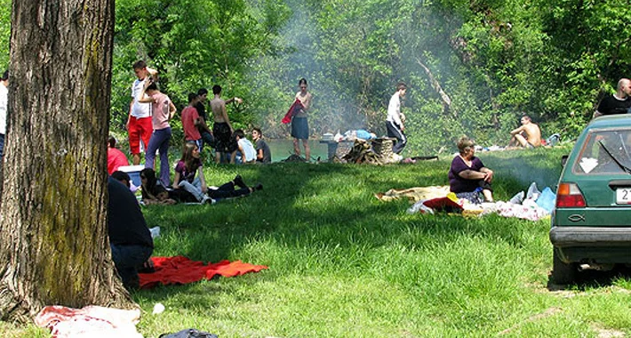 Prvi maj: Više od roštilja – Dan kada je radnik rekao “Dosta!”