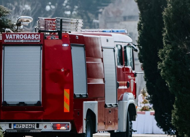 Mostar: Zapaljen automobil u Ulici Mehe Tase
