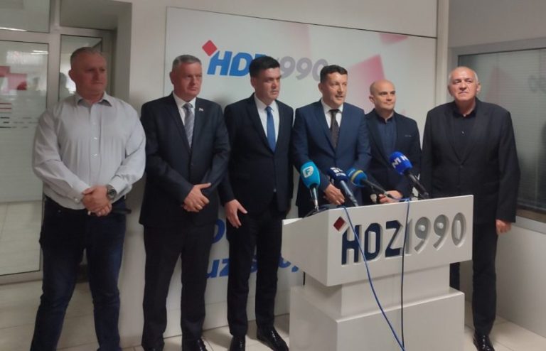 Pušten bijeli dim: Petorka u Mostaru predstavila Lučića