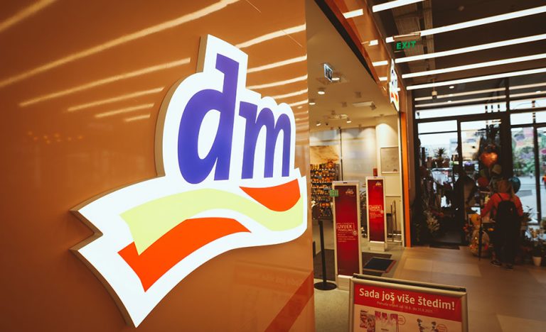 Dvije decenije uz kupce i zajednicu: dm slavi 20 godina poslovanja u BiH