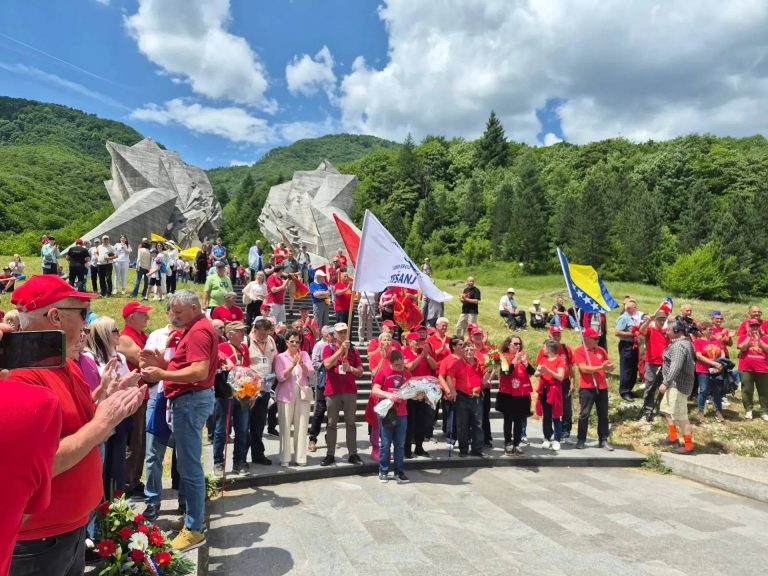 Tjentište: Antifašisti iz BiH i regiona obilježili 83. godišnjicu Bitke na Sutjesci