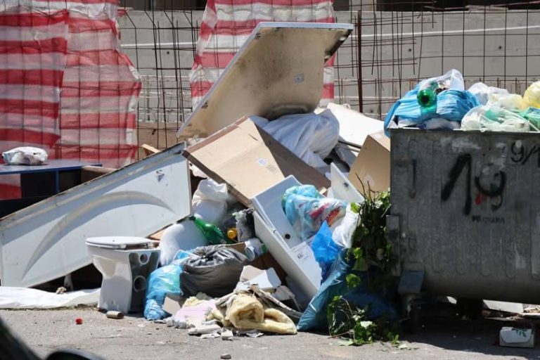 Smeće odlazi sa mostarskih ulica: Kada će iz fotelja?