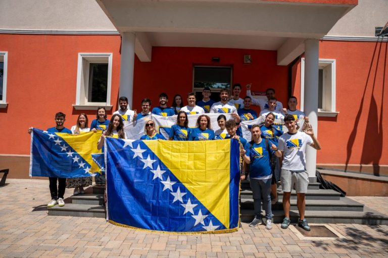 Univerzitet “Džemal Bijedić” je uz Zmajeve: Rektorica ugostila studente koji stoje iza viralne podrške reprezentaciji BiH