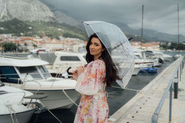 Makarska, mediteran i raskošan vokal: Marijana Soldo predstavila pjesmu “Vrati mi ljubav”