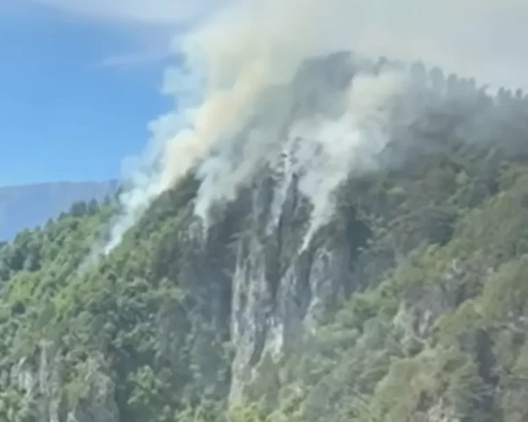 Borba s požarom kod Jablanice se nastavlja: Helikopter OSBIH zbog vjetra jučer nije mogao djelovati