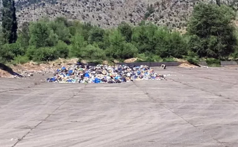 Vrapčići: Građani blokirali odvoz smeća na obalu Neretve