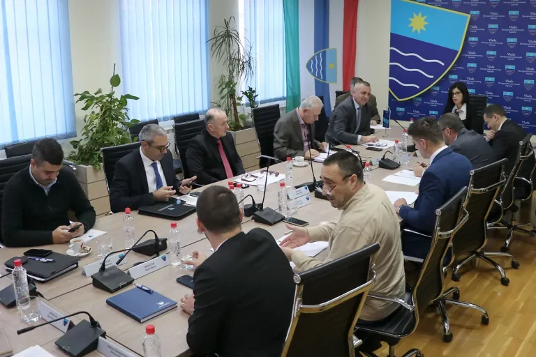 Vlada HNK: Nastavak snažne podrške mladim porodicama, univerzitetima, kurikularnoj reformi…