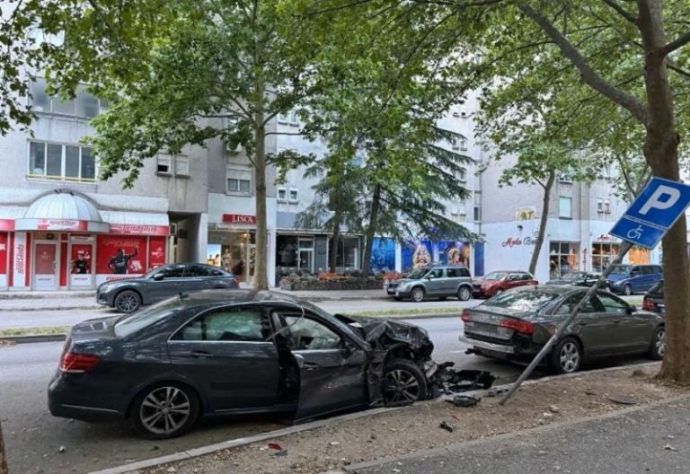 Mostar: Vozač Mercedesa “pokupio” šest parkiranih vozila u Splitskoj ulici