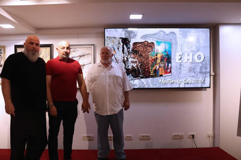 Otvorena izložba “Eho”: Tri generacije porodice Jakirović predstavile oko 50 umjetničkih radova