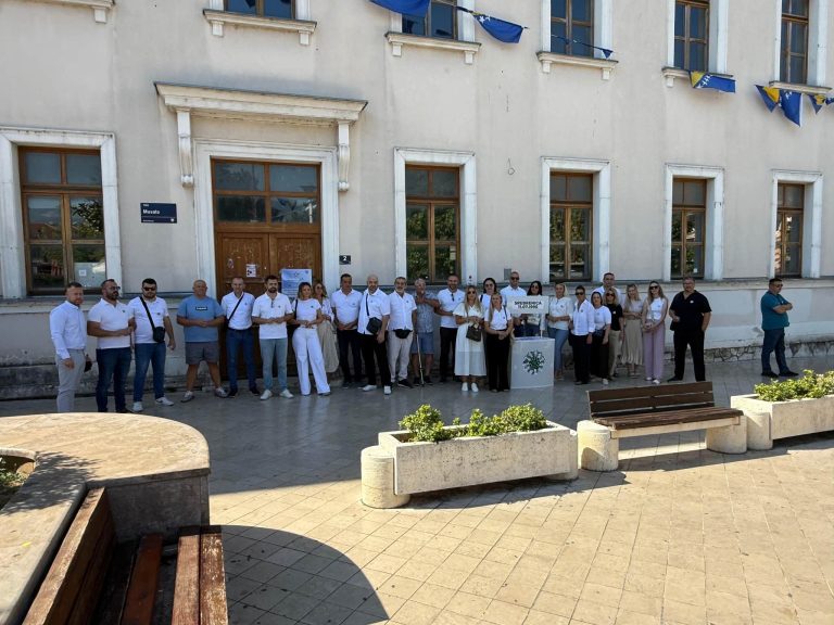 NES Hercegovina: Odata počast žrtvama genocida u Srebrenici i heroju Mostara Mirzi Humi