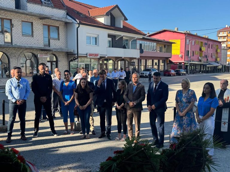 Lučić u Glamoču obilježio 31. godišnjicu oslobođenja: “Ne smijemo zaboraviti one koji su dali živote za slobodu”