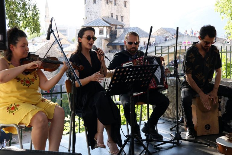 Mostarska publika uživala u koncertu turske grupe “Martenitsa”: Muzika kao most između kultura Balkana i Anadolije