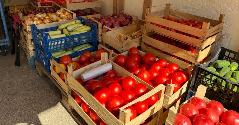 Veća ponuda od potražnje na Veletržnici u Tasovčićima: Cijene uglavnom nepromijenjene, voće i dalje traženije od povrća
