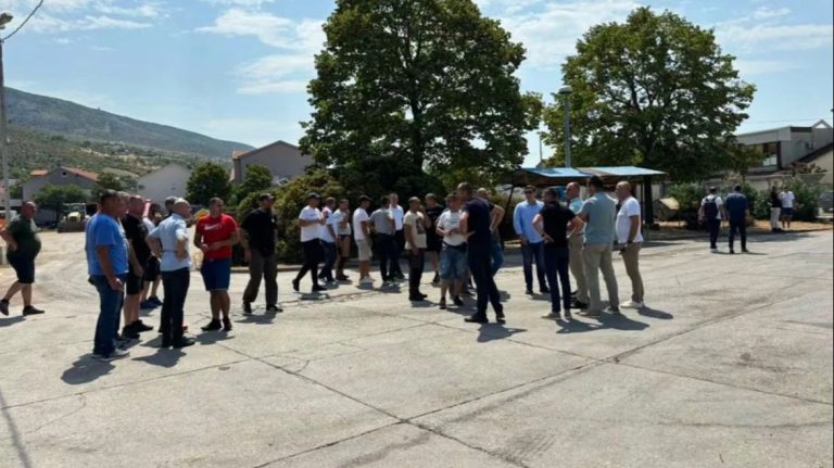 Radnici JP Komunalno Mostar ne odustaju: Od danas štrajkuju glađu u krugu preduzeća