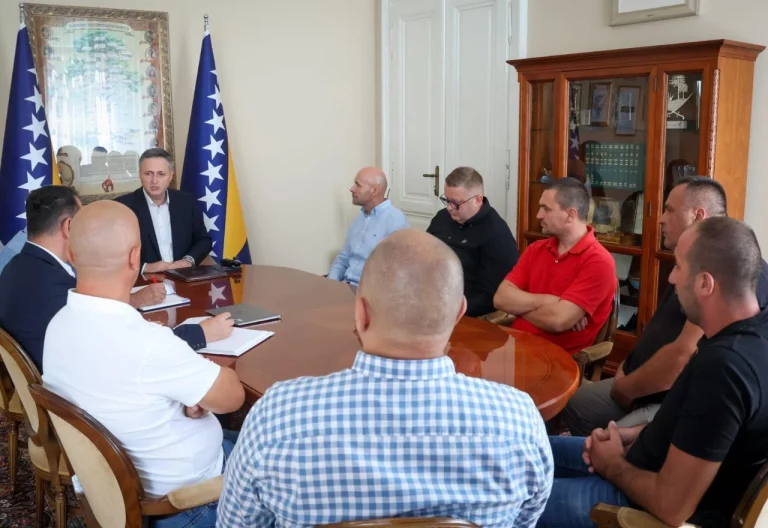 Bećirović razgovarao s radnicima JP Komunalno Mostar: “Neprihvatljivi Kordićevi potezi destabiliziraju odnose u Mostaru”
