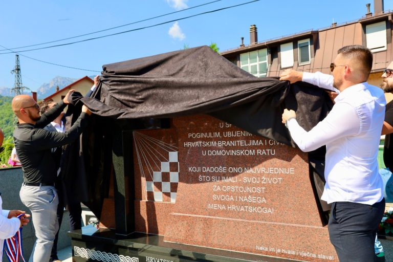 U Konjicu obilježen spomendan poginulim i nestalim pripadnicima HVO i HV: Otkriven novoizgrađeni spomenik na Musali