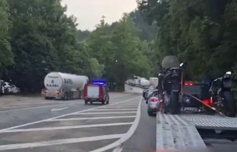 Olujno nevrijeme prouzrokovalo haos u Hercegovini: Kod Jablanice pao stub na cestu, nastale kolone