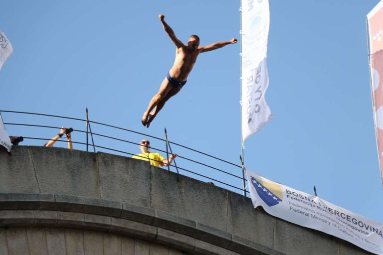 Mostar spreman za spektakl: U nedjelju tradicionalni skokovi sa Starog mosta