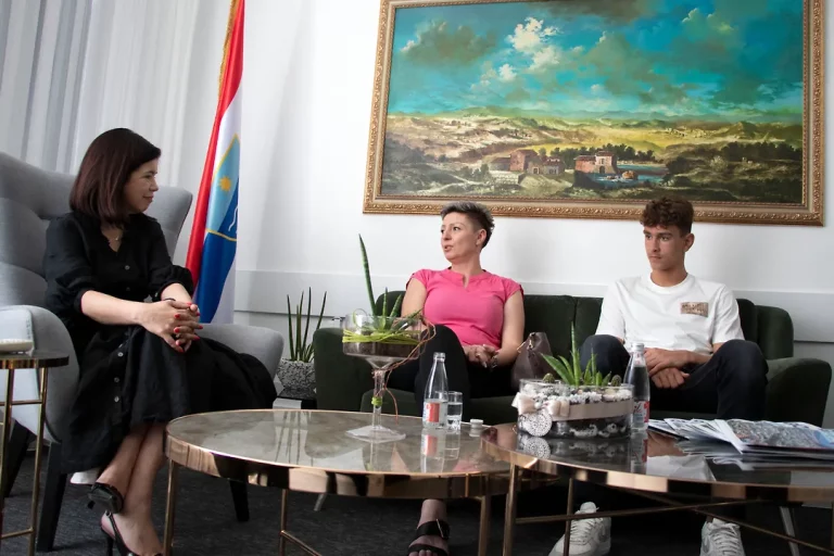 Premijerka Buhač ugostila rukovodstvo i uspješne plivače SPK Zrinjski Mostar