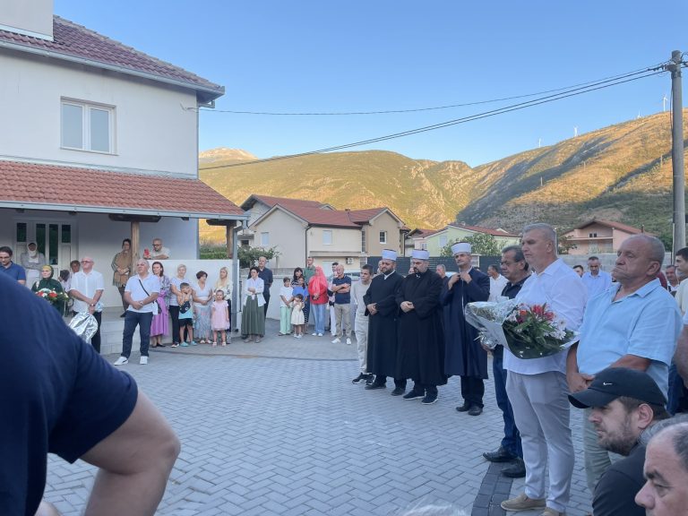 Obilježena 33. godišnjica stravičnog zločina u Raštanima: Porodice i dalje čekaju pravdu (FOTO)
