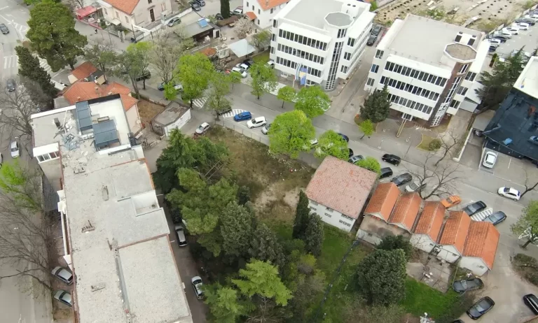 Javna tribina u Mostaru: “Kome pripadaju naša dvorišta?”