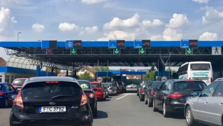 BIHAMK: Od ranog jutra velike gužve na graničnim prelazima u BiH