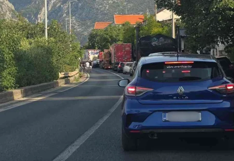 Mostar: Poginuo pješak na magistrali, saobraćaj obustavljen…