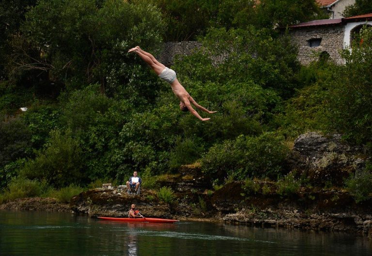 “Kup mladih skakača”: Tradiciju  skokova i sjećanje na Azera Dželilovića čuva nova generacija