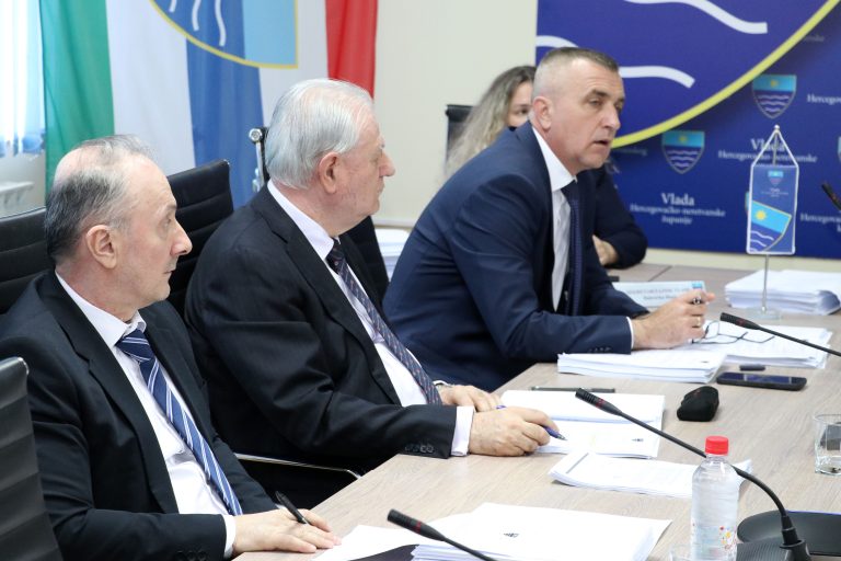 Vlada HNK: Izdvojeno 1.137.380,00 KM za nabavku školskih udžbenika za osnovnoškolce