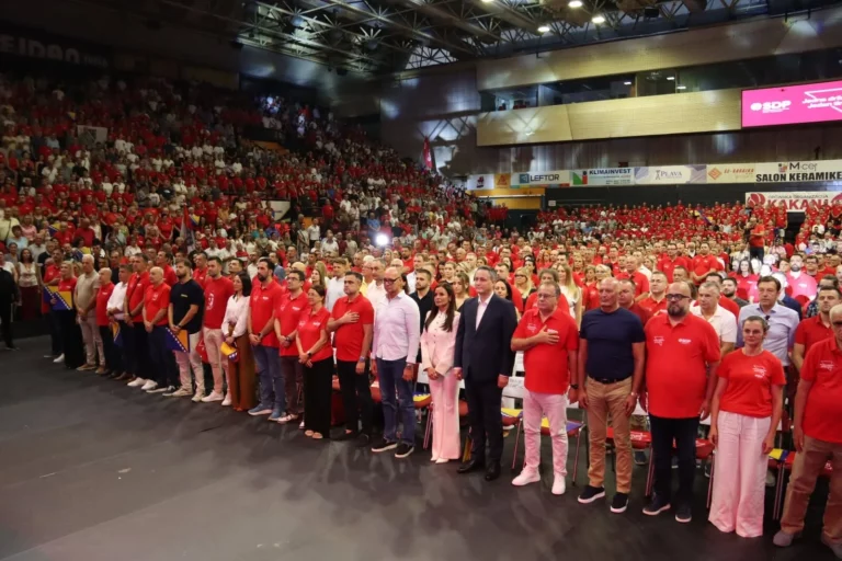SDP započeo kampanju u Tuzli: Pod sloganom “Jedna država, jedan tim” poručili da nude odgovornost, a ne savršenstvo