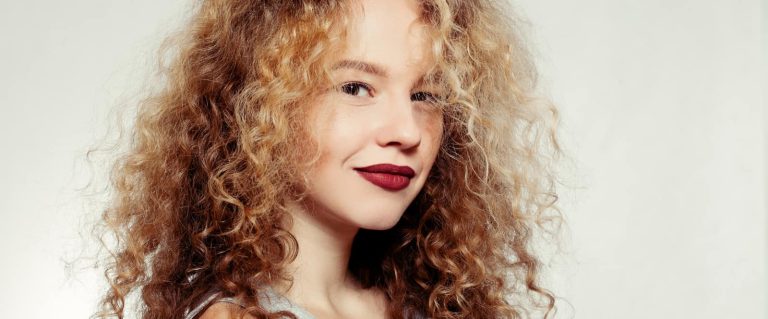 Frizzy kosa više nije problem, sada je poželjna