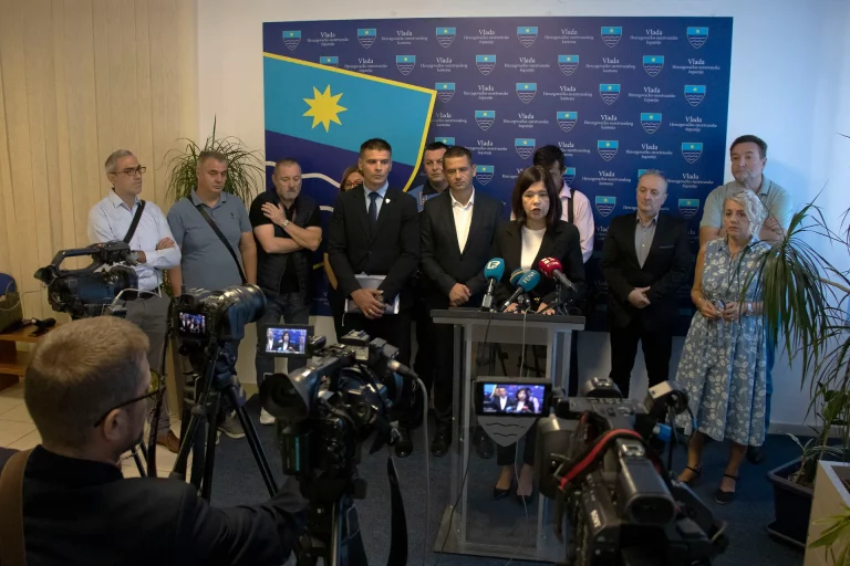 Vlada HNK: Postignut dogovor sa sindikatima, slijedi rast osnovice za platu i naknade za prevoz