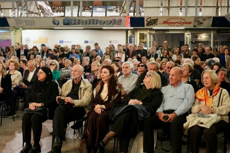 Sarajevo: Mostarka Edita Hasanagić među stručnjacima koji su obilježili izložbu „Diaspona – Dolazim kući“